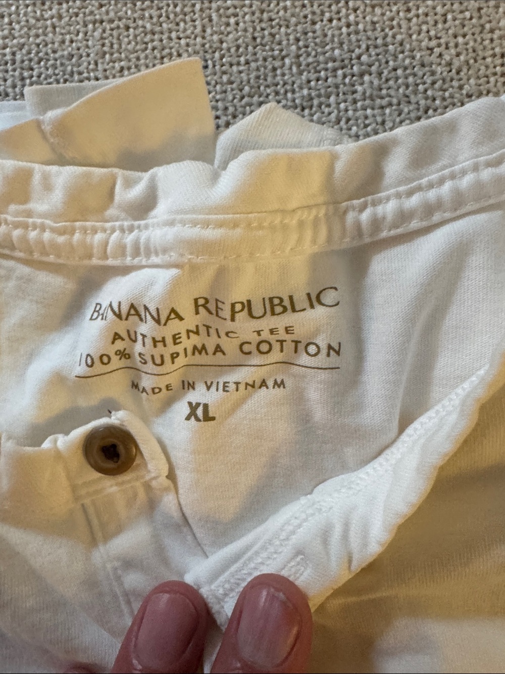 Pair of 2. Banana Republic 1 White and 1 grey Henley Tee men’s XL - Picture 2 of 3